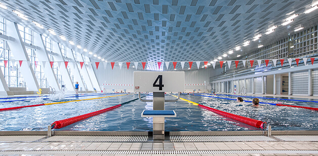 Der Schwimmsportkomplex Freiberger Platz ist die größte Anlage für den Schwimmsport und das Wasserspringen in ...