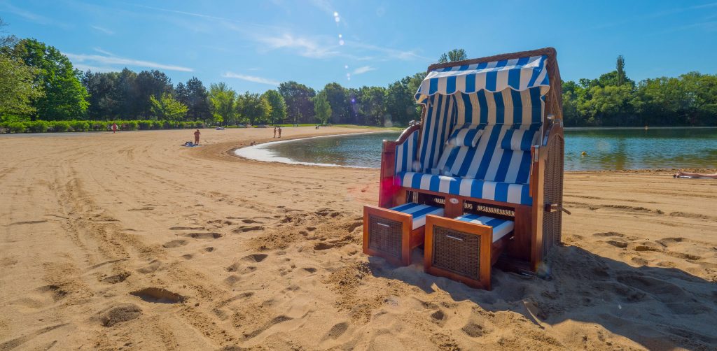Directly on the beautiful Elbe cycle path, a little spot of the Baltic Sea is waiting in the middle of Dresden. In addition to the outdoor pool Wostra ...